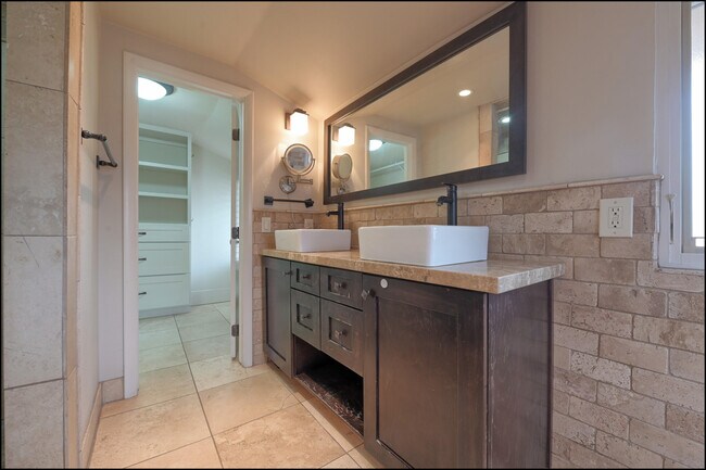 Building Photo - 1420 Hawthorne St