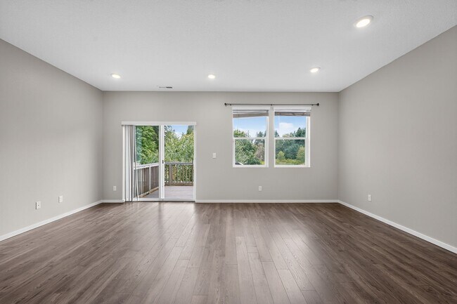 Building Photo - 913 N 18th Ave