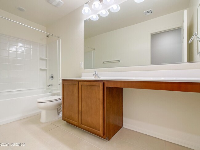 Building Photo - 8847 Fleetwood Ln