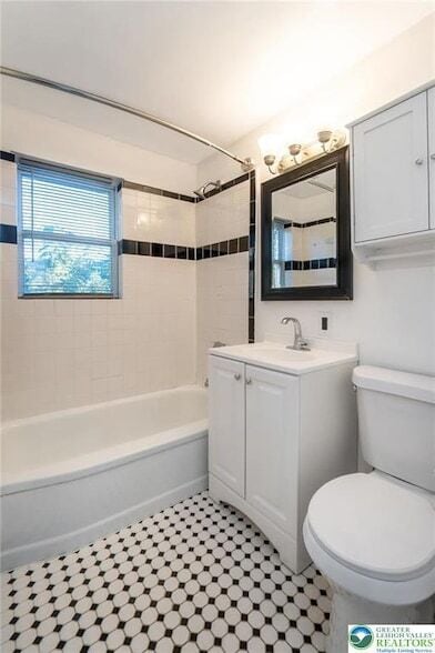 Building Photo - 240 Palmer St