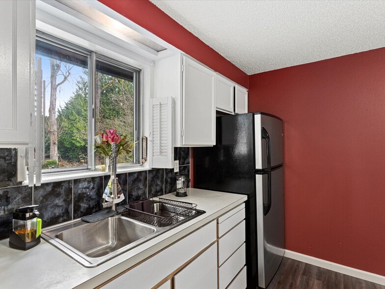 Building Photo - 16445 Ambaum Blvd S