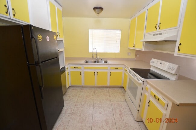 Building Photo - 2805 Kings Way