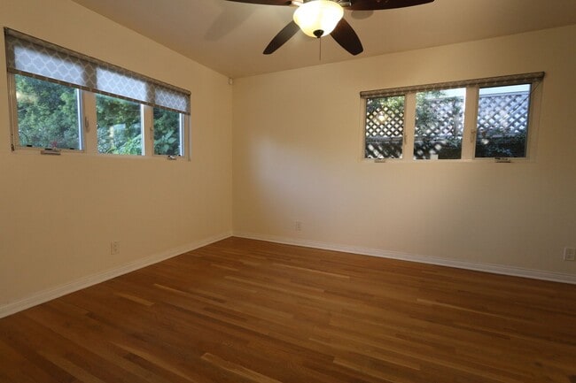 Building Photo - Comfort Meets Style in This Updated Kentwood Home