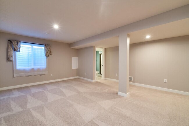 Building Photo - 2049 Creswell Dr