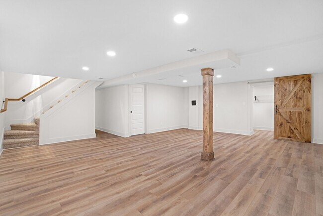 Building Photo - Beautiful Renovated 3 Bedroom Home For Ren...