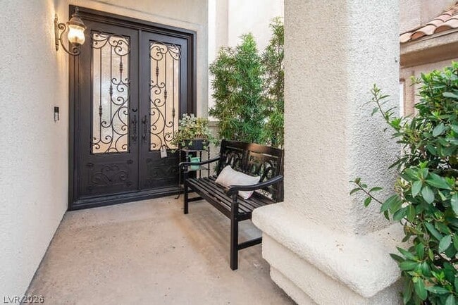 Building Photo - 8856 Rainbow Ridge Dr