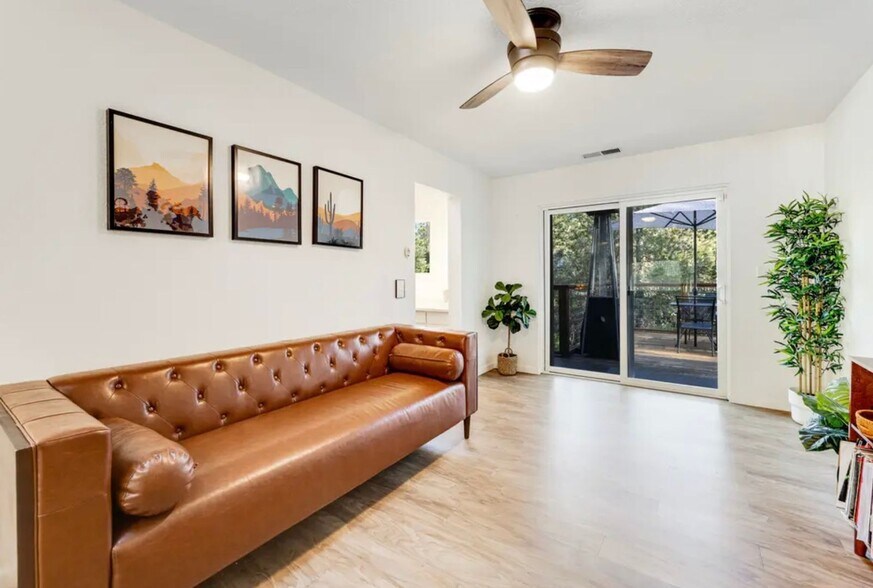 Building Photo - 19926 Pine Mountain Dr