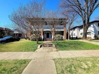 Building Photo - 2 Bedroom, 1 Bath in Munger Place!