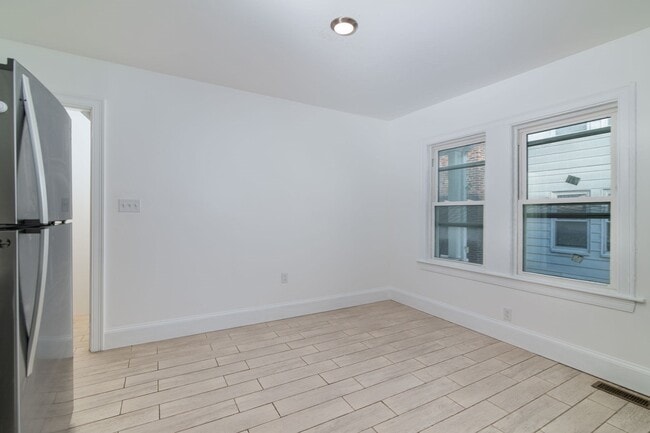 Building Photo - 135 Safford St