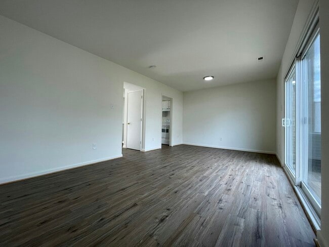 Building Photo - 3953 Old Brook Rd