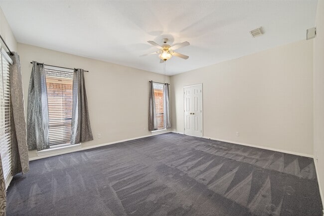 Building Photo - 8023 Oakwood Hollow St