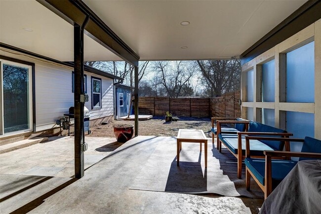 Building Photo - 2919 Pecan Springs Rd