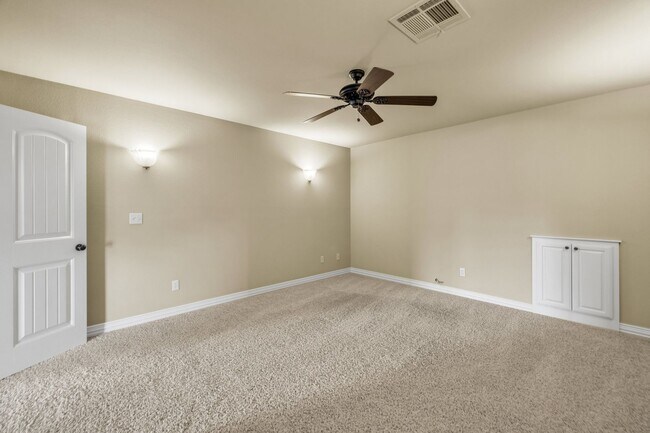 Building Photo - Executive home on double lot in beautiful Enclave at Harvard Ponds.