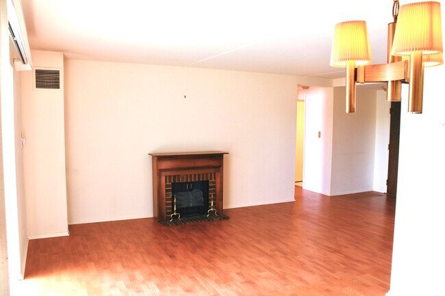 Building Photo - 6340 Americana Dr
