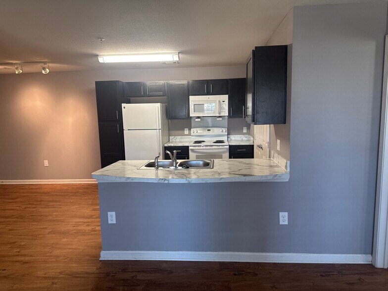 Building Photo - Abbington Glen