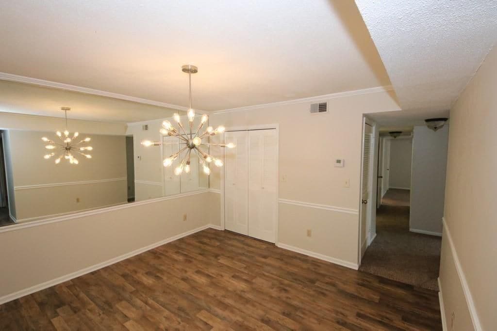 Building Photo - 6851 Roswell Rd NE