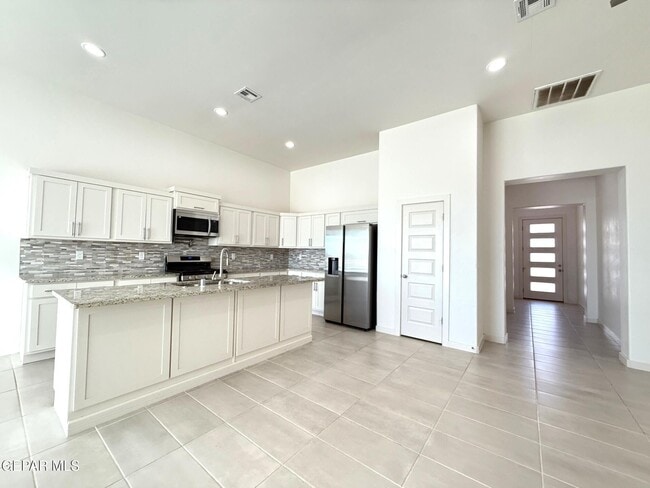 Building Photo - 7792 Enchanted Pk Dr