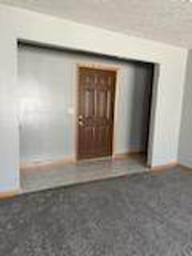 Building Photo - DUPLEX! 2 Bedroom 2 bathroom!