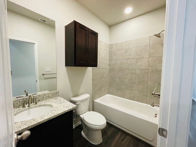 Building Photo - 3/2 in Knox Ridge