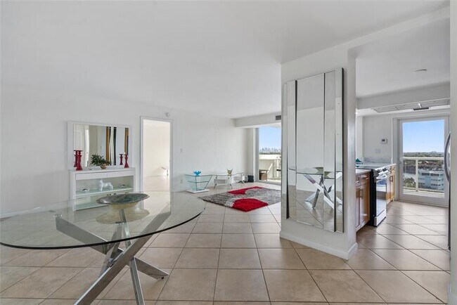 Building Photo - 2841 N Ocean Blvd