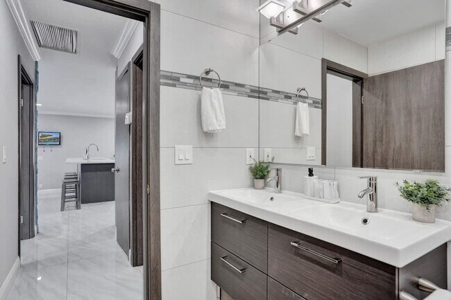 Building Photo - 1000 Diplomat Pkwy