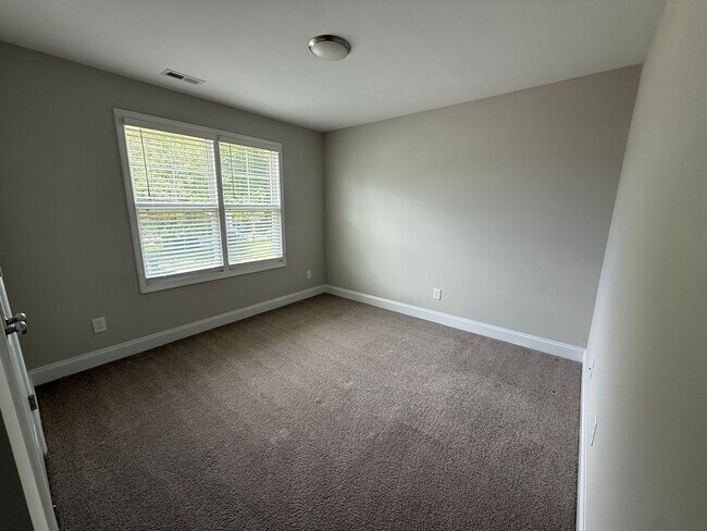 Building Photo - Beautiful 4-Bedroom House