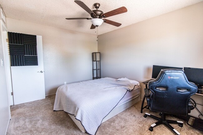 Building Photo - 6 Bedroom 3.5 Bathroom Tri-Level Home In Tempe close to ASU