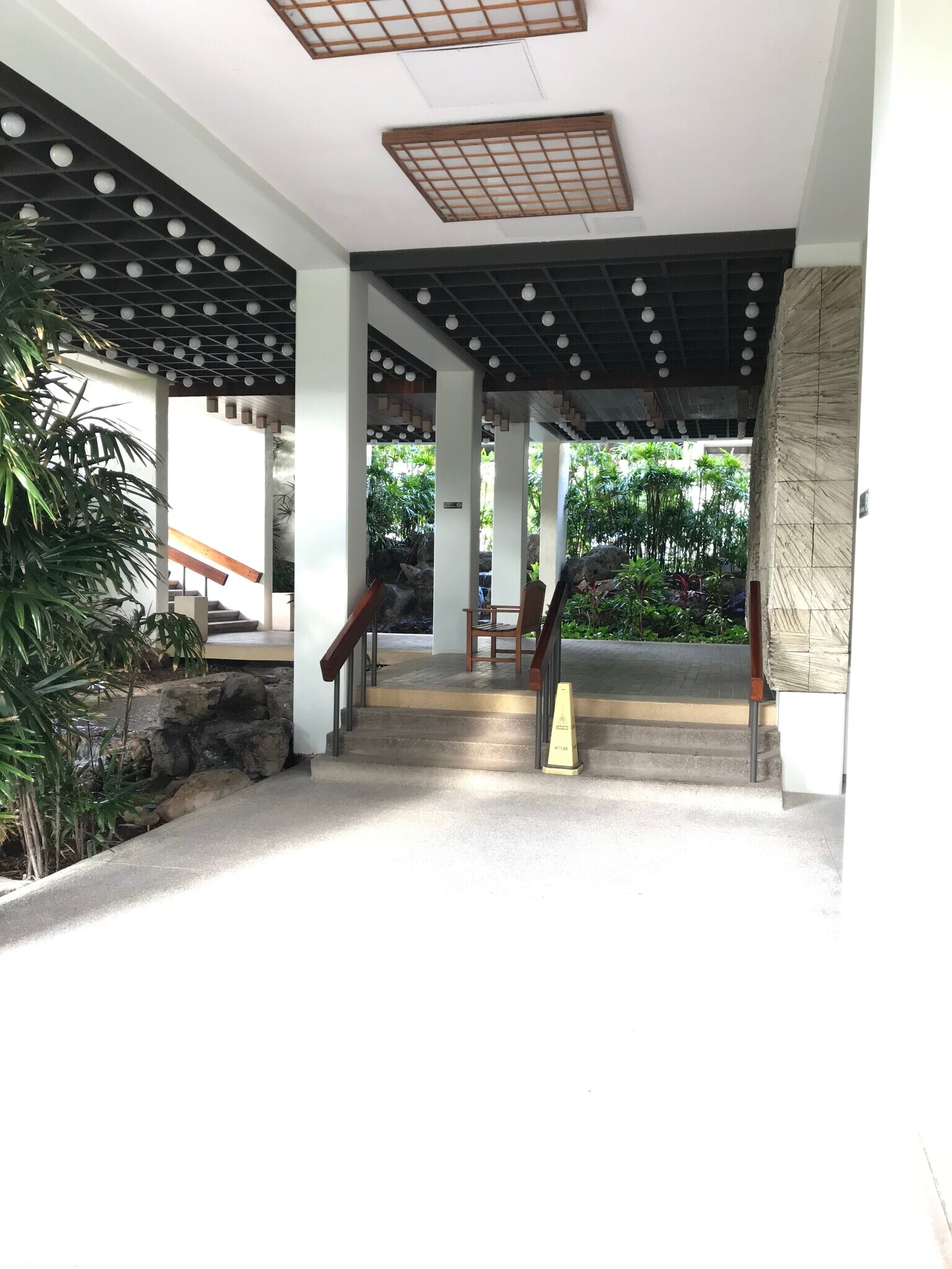 Building Photo - 501 Hahaione St