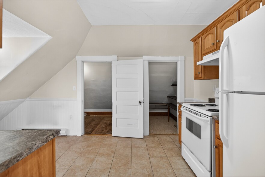 Building Photo - 46 Peirce St