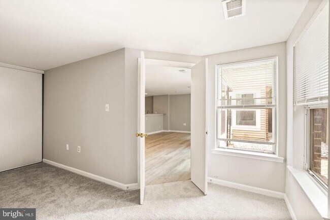 Building Photo - 4401 Pembrook Village Dr