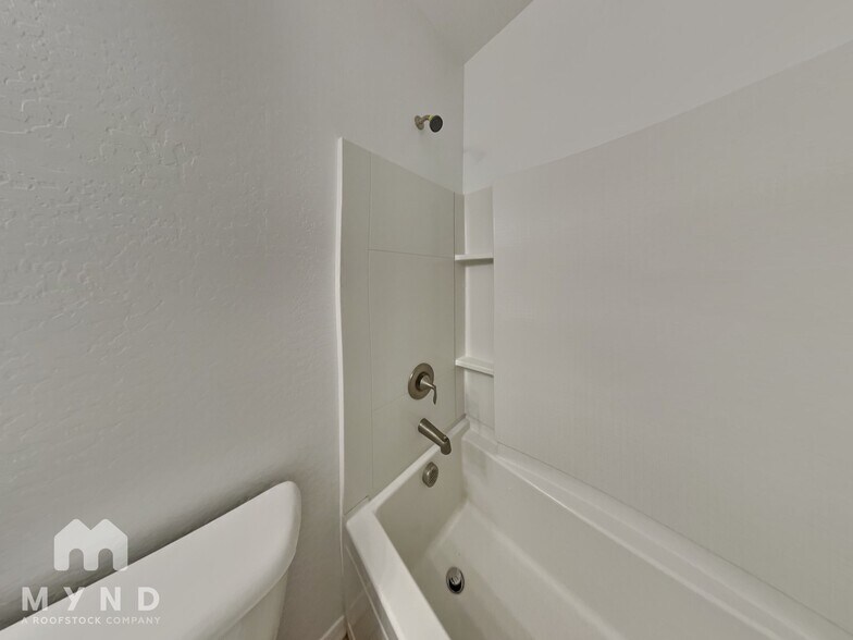 Building Photo - 35167 N Braeden Dr