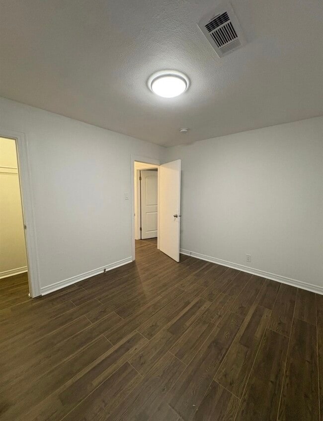 Building Photo - Duplex - 2117