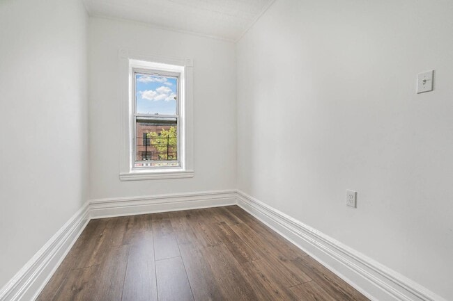 Building Photo - 421 58th St