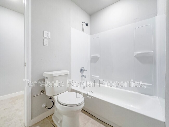 Building Photo - 1606 W Wildwood Dr