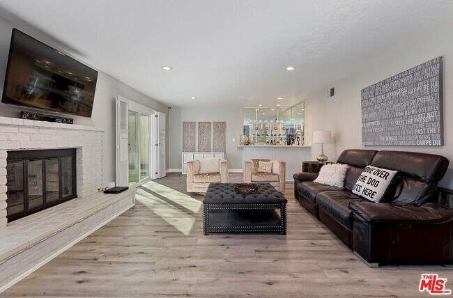 Building Photo - 10754 Garland Dr