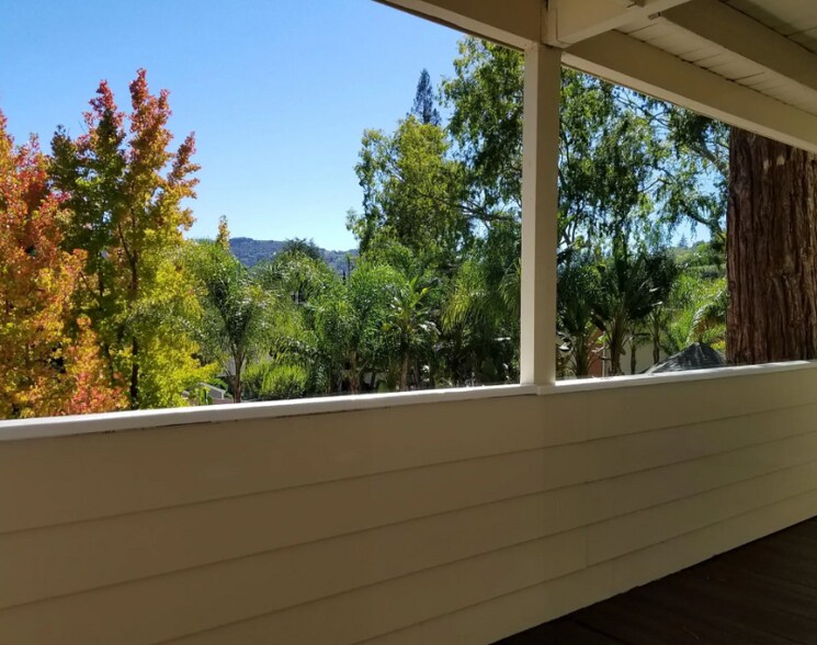 Building Photo - 121 Massol Ave