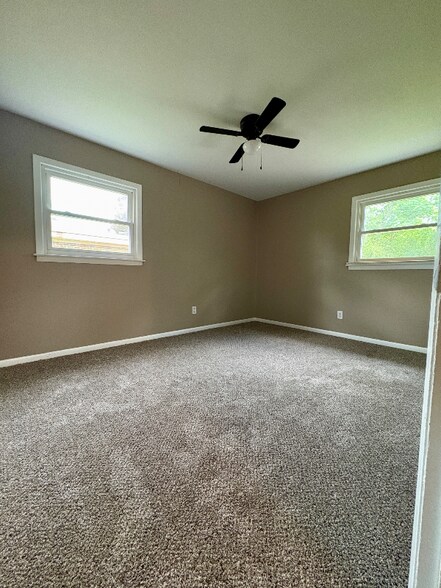 Building Photo - 3330 Karian Dr