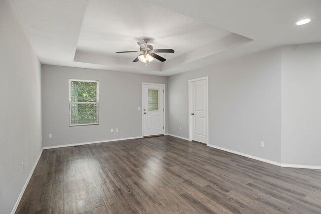 Building Photo - 3 Bedroom Duplex Rental in Springfield!