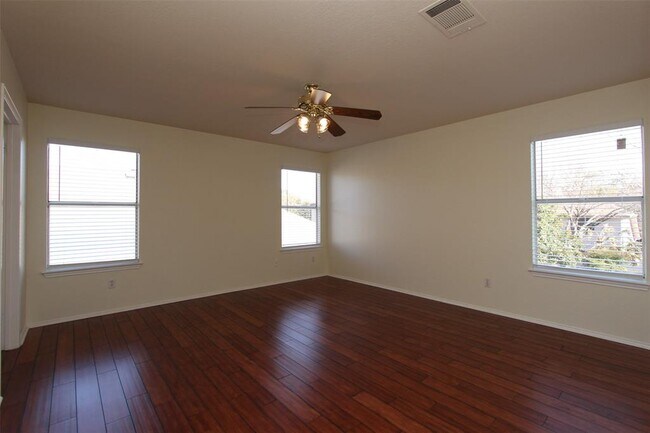 Building Photo - 15321 Ozone Pl