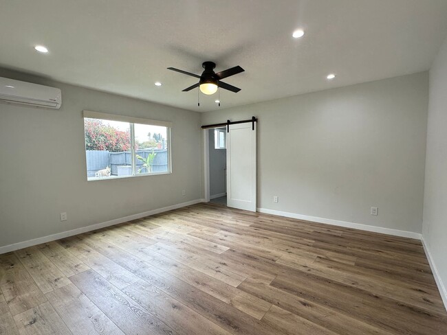 Building Photo - Beautiful, Modern, Upgraded 3 Bedroom 3 Ba...
