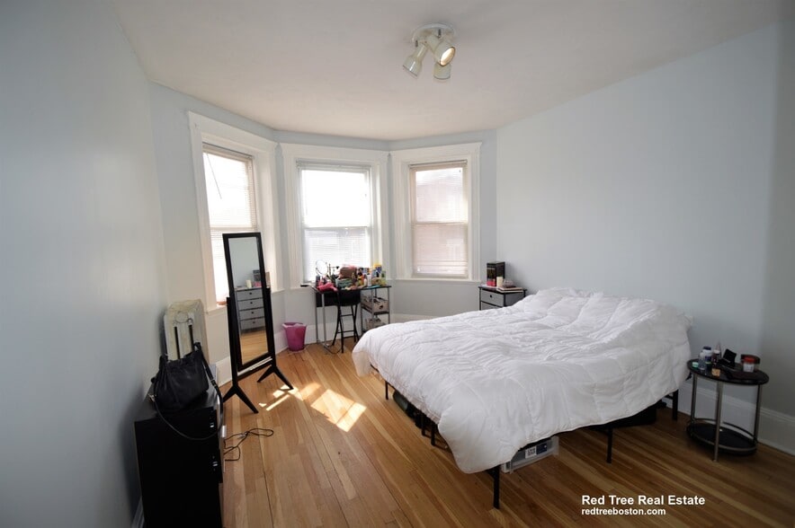 Building Photo - 83 Glenville Ave