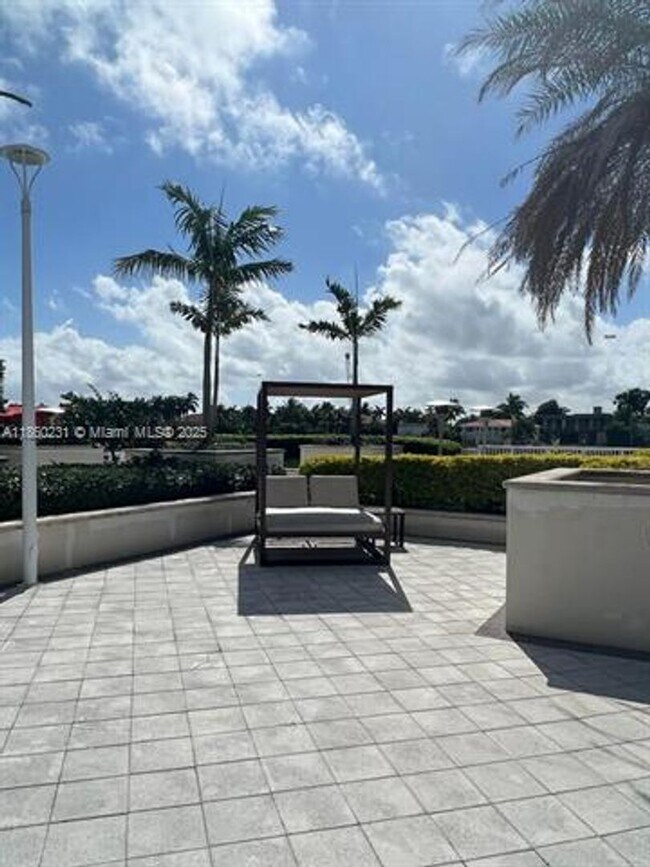 Building Photo - 5600 Collins Ave