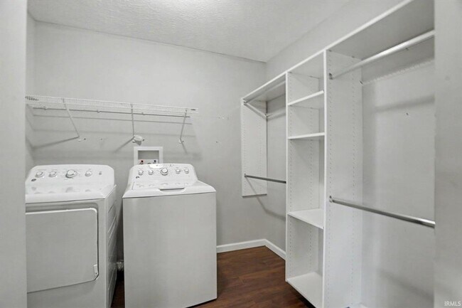 Building Photo - Completely remodeled home located on the north side of South Bend