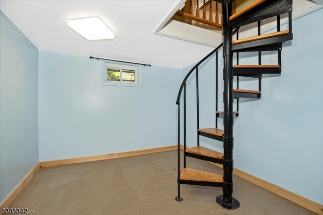 Building Photo - 63 Iroquois Trail