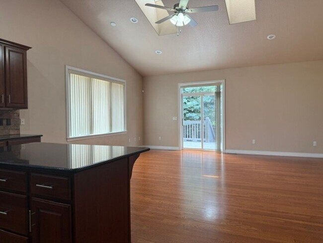 Building Photo - 400 Sterling Dr
