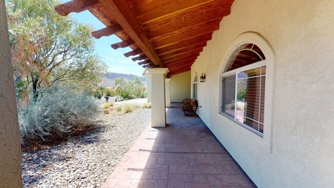 Building Photo - 3 Bedroom House by the Golf Course Fully Furnished