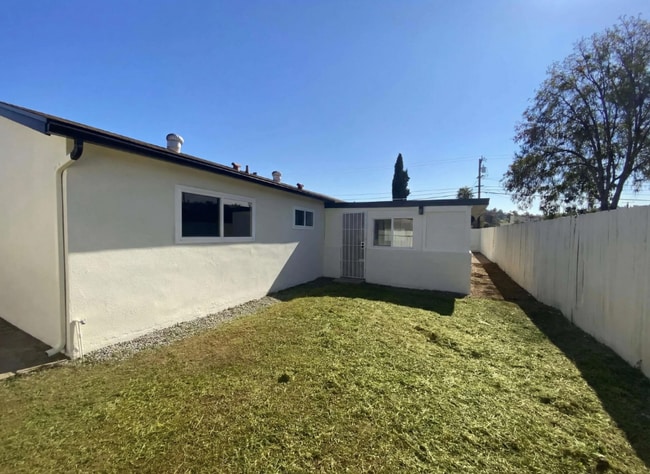 Building Photo - 896 Salina St