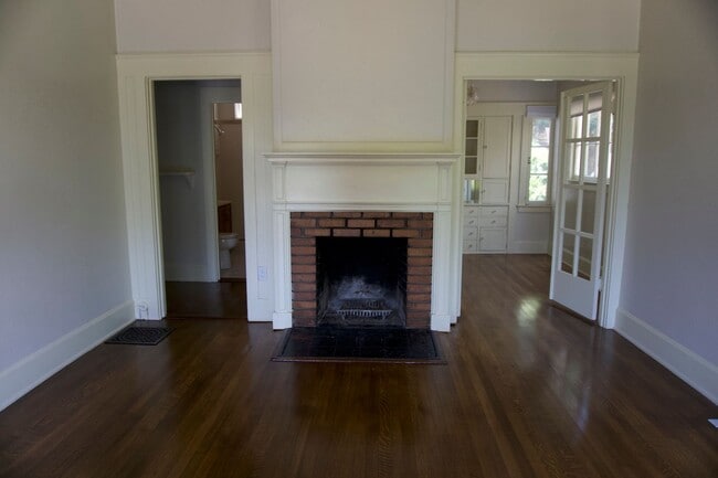 Building Photo - *** Unit is not available for showings until 01/01/2026 ***