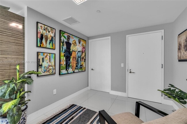 Building Photo - 460 NE 28th St