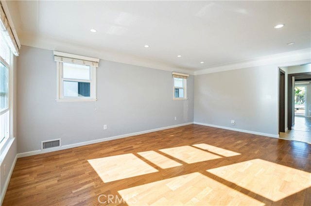 Building Photo - 721 E Elmwood Ave